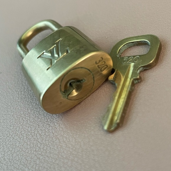 Authentic vintage Louis Vuitton Lock and Key 320 - Picture 2 of 4